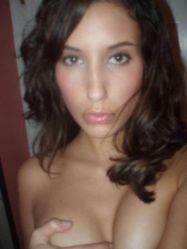 16P Nackte brünette Selfpics