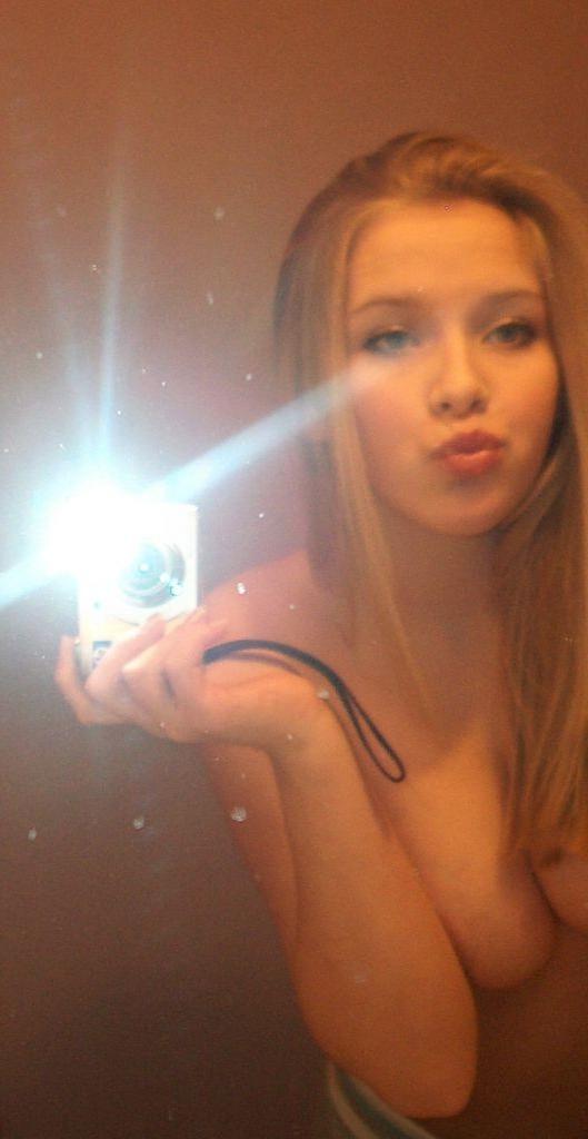 15P More selfshooting honeys