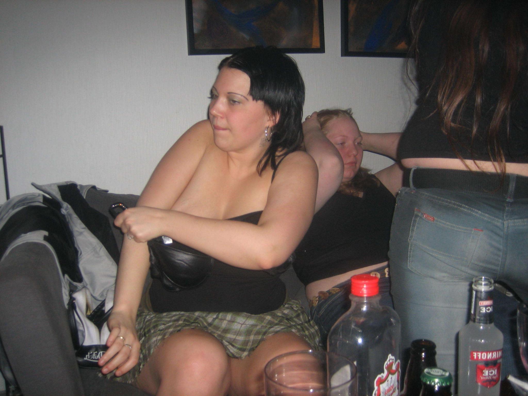 18P Plump chicks show off their nude bodies