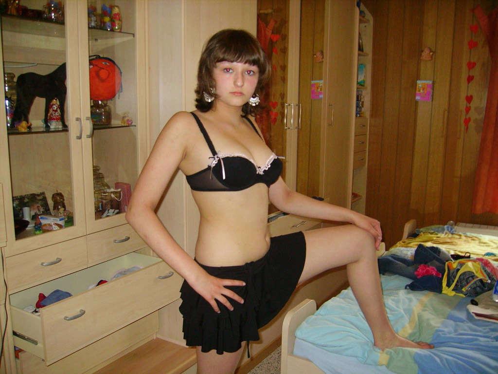 15P Beatrice posing naked