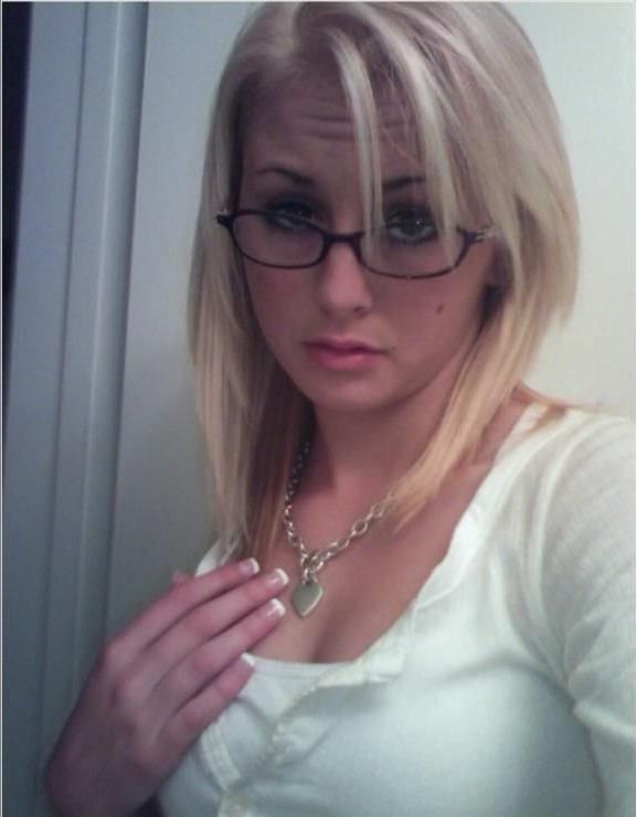 18P Hot blonde and brunette selfshooters