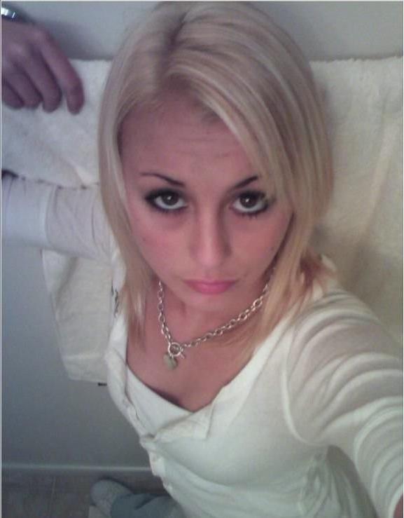 18P Hot blonde and brunette selfshooters