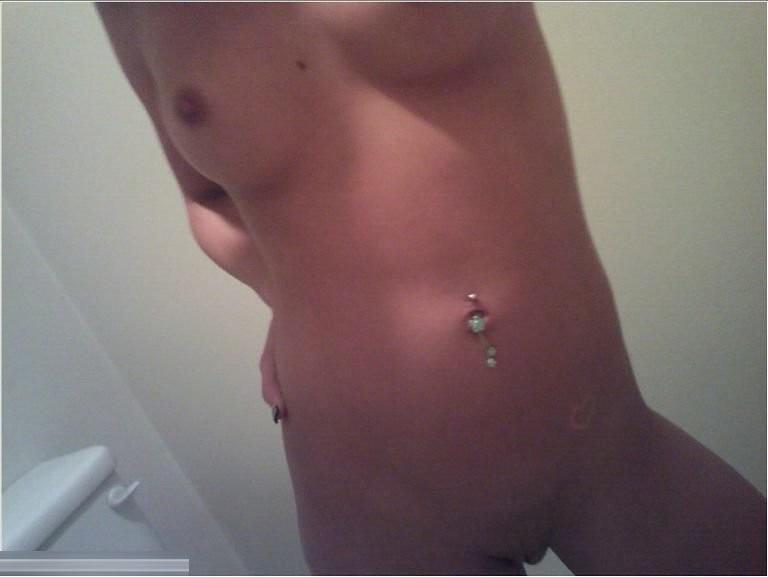18P Hot blonde and brunette selfshooters