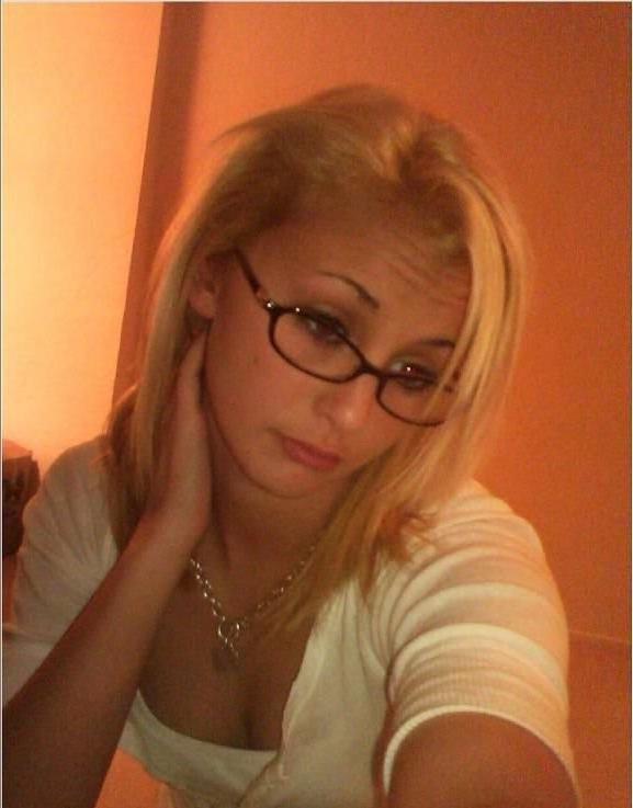 18P Hot blonde and brunette selfshooters