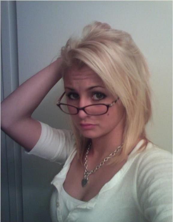 18P Hot blonde and brunette selfshooters
