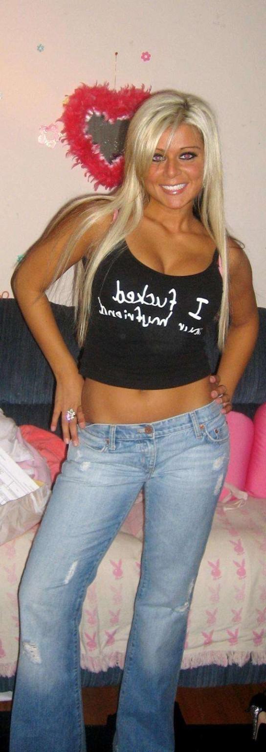 18P Sexy blonde models posing nude