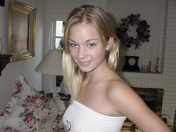 18P Cute amateur chicks modeling