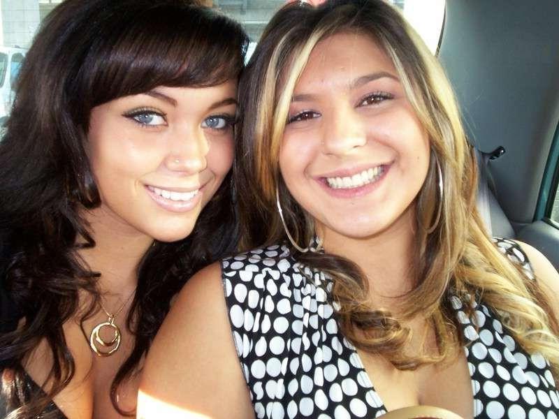 18P Naughty college babes posing nude