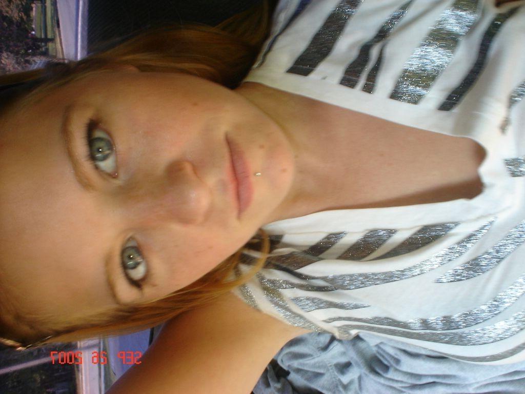18P Dutch chick shows off