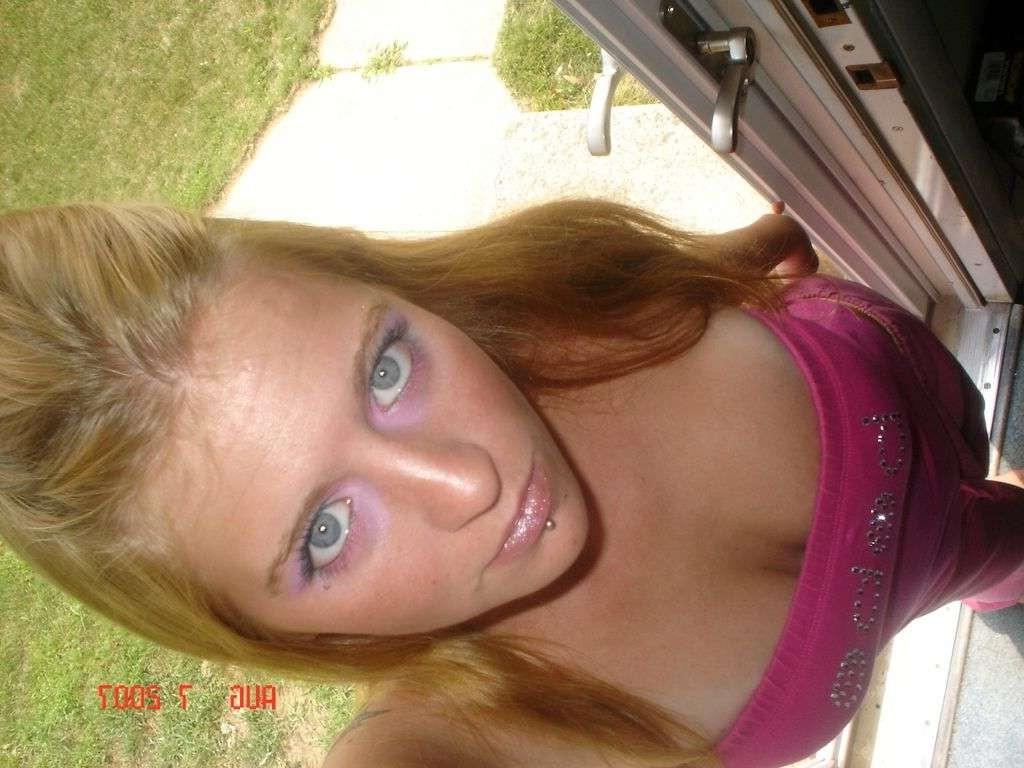 18P Dutch chick shows off