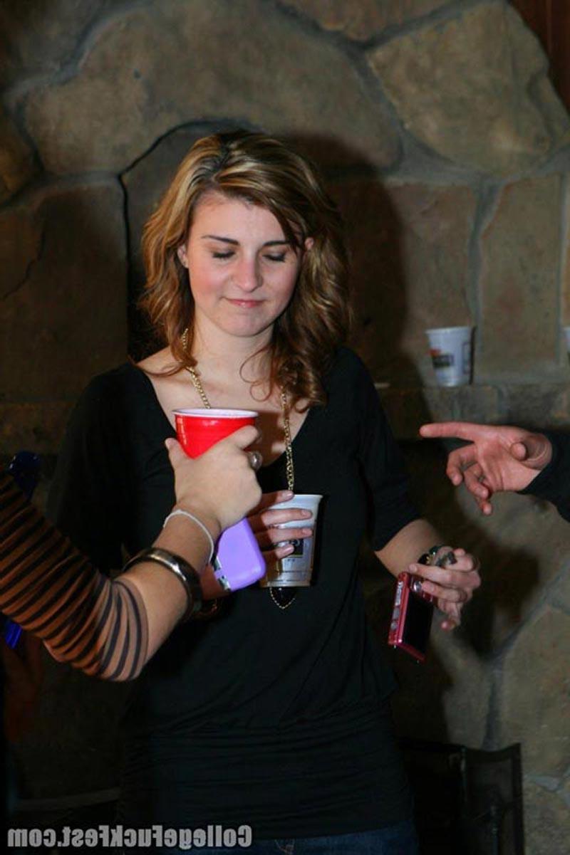 16P Drunk college blonde slut fucking in public at party