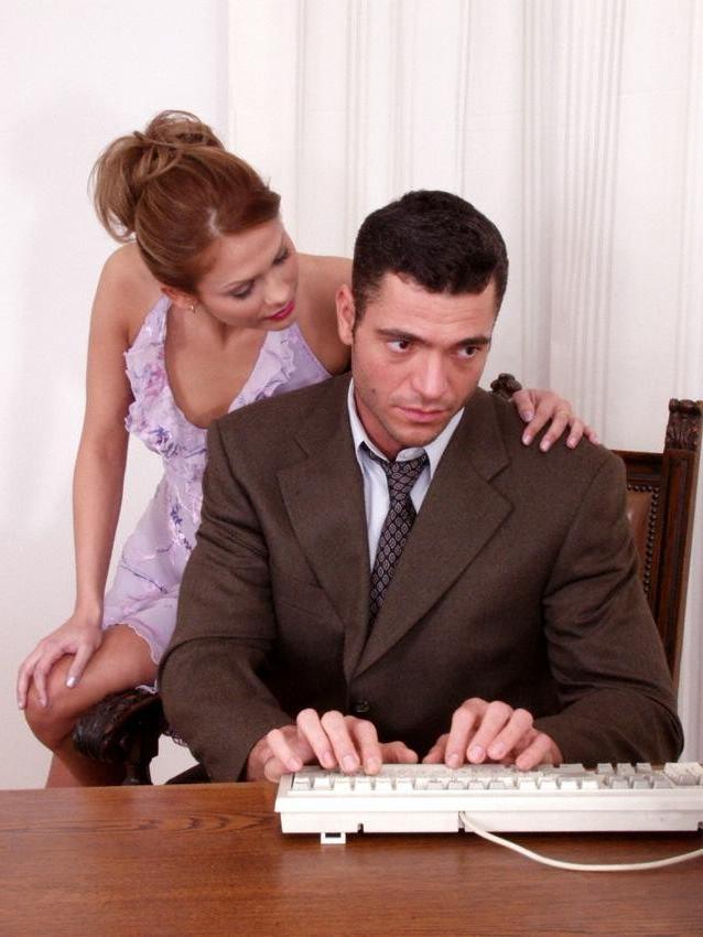 16P Secretary babe does blowjob hard in the office