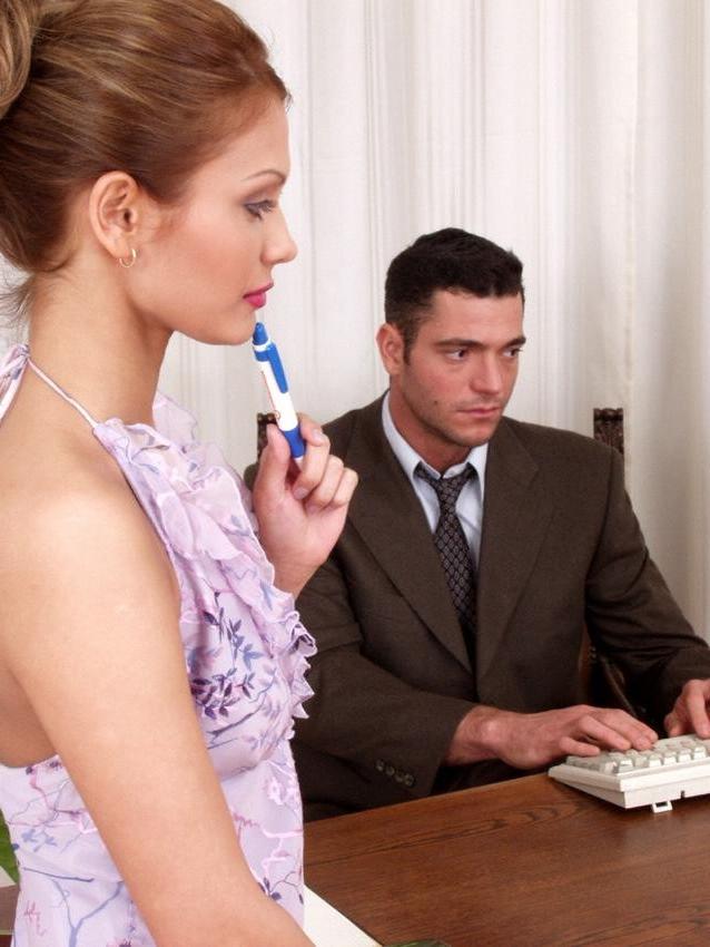 16P Secretary babe does blowjob hard in the office