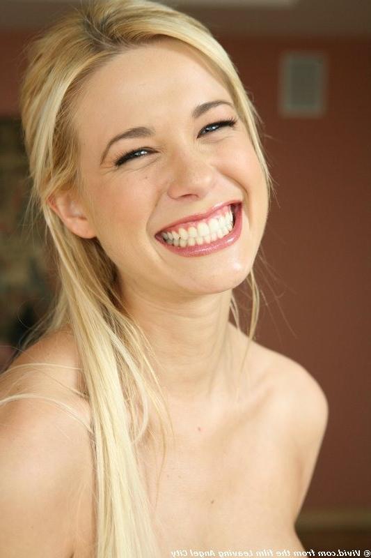 15P Stefani Morgan Gets Deep Screwed On Bed