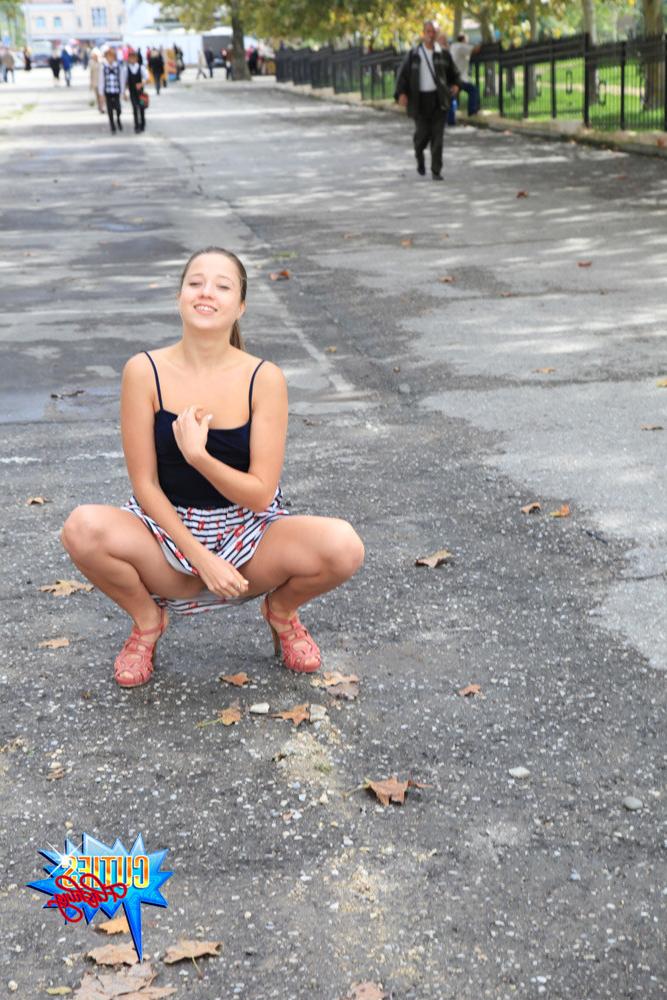 16P This hottie never puts undies on when on a walk