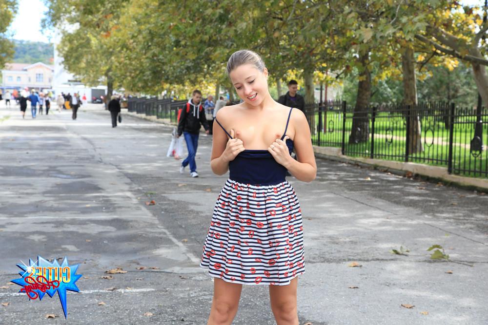 16P This hottie never puts undies on when on a walk