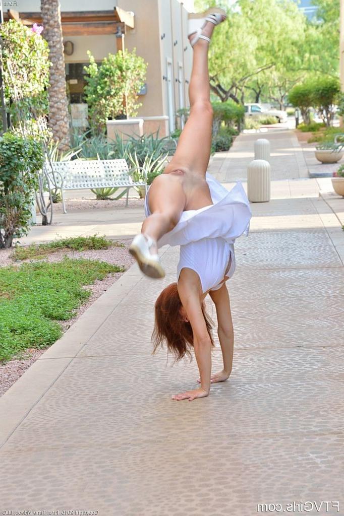 15P Pussy Cartwheels