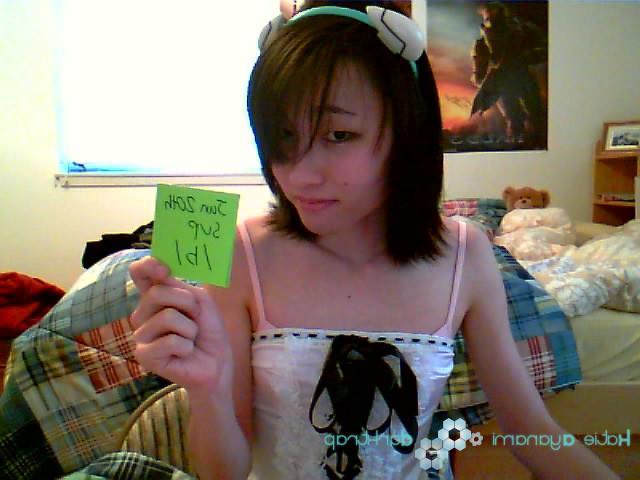 16P Young japanese shemale maid