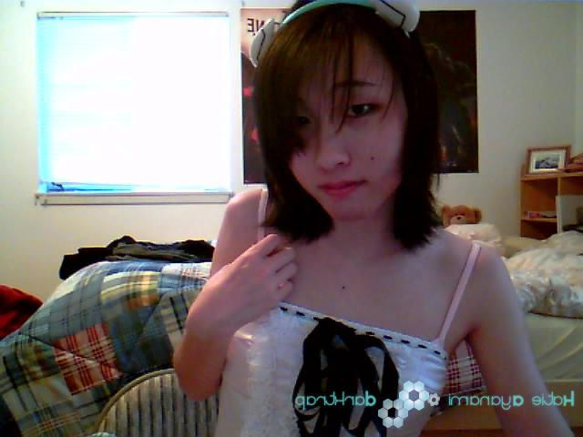 16P Young japanese shemale maid