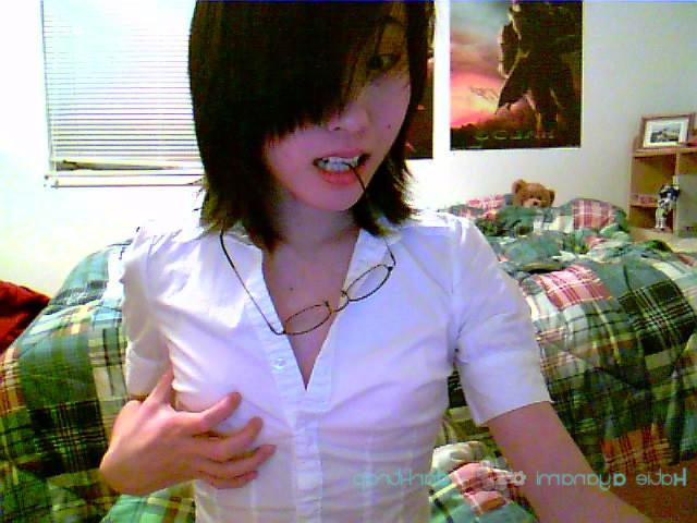 16P Amateur asian dickgirl in bedroom teasing