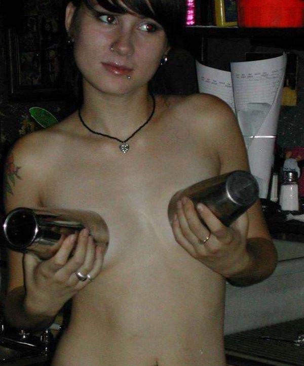 15P Drunk College Girls Flashing Naked In Public