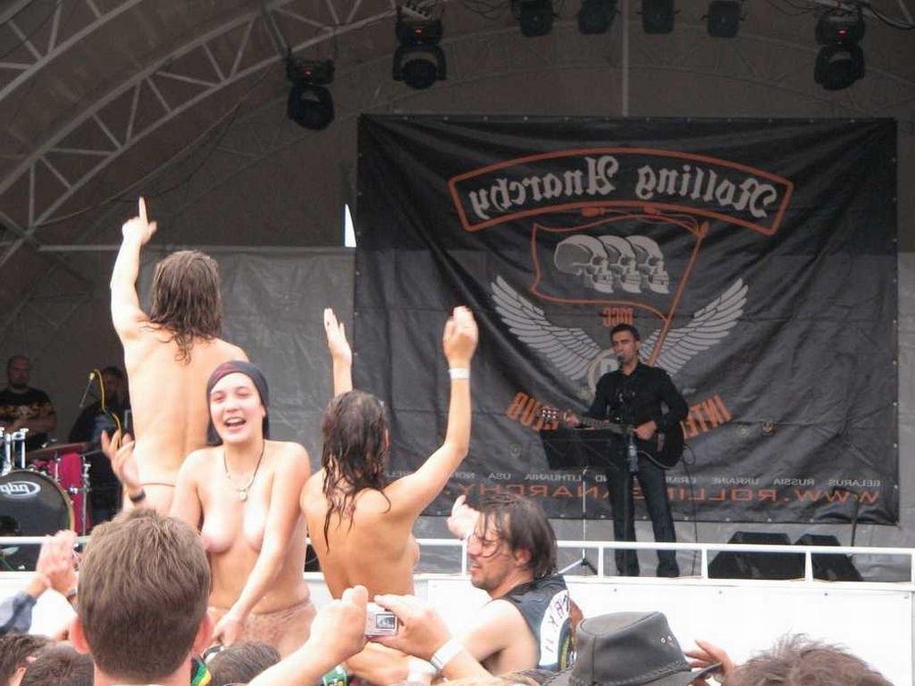 15P Drunk Spring Break College Girls Flashing Tender Tits