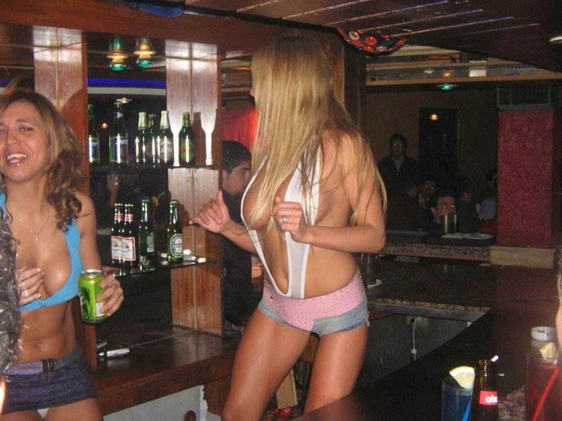 9P Hot College Coeds Flashing Drunk Wasted And Kissing Girls