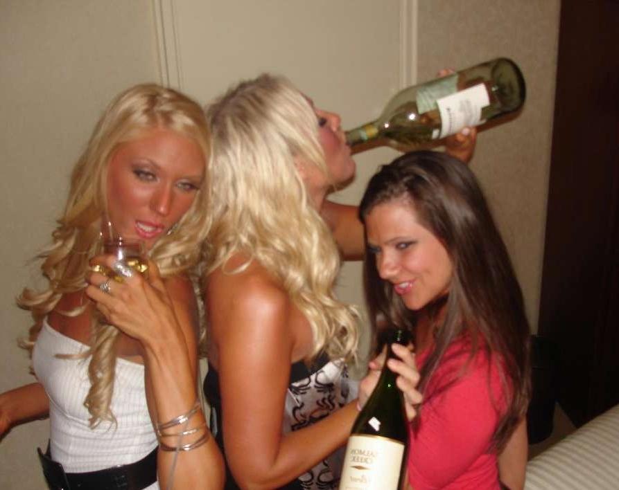15P Fucked Up Drunk College Girls Party And Flash Perky Tits