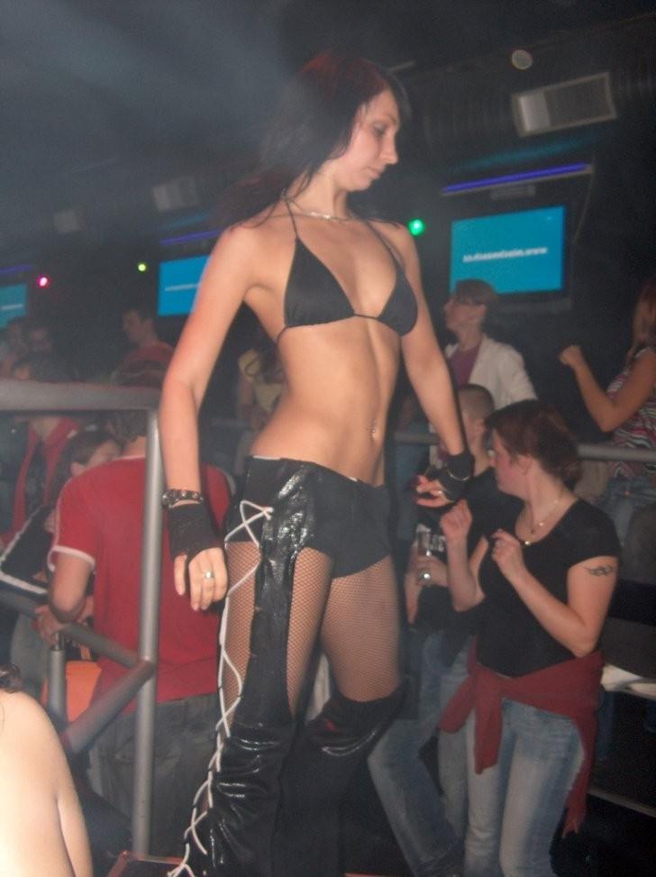 15P Drunk College Girls Nipple Slips And Titty Flashing In Public
