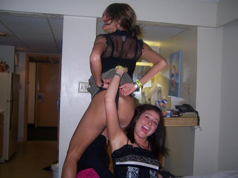 15P Crazy Drunk College Girls Flashing Tits And Pussies