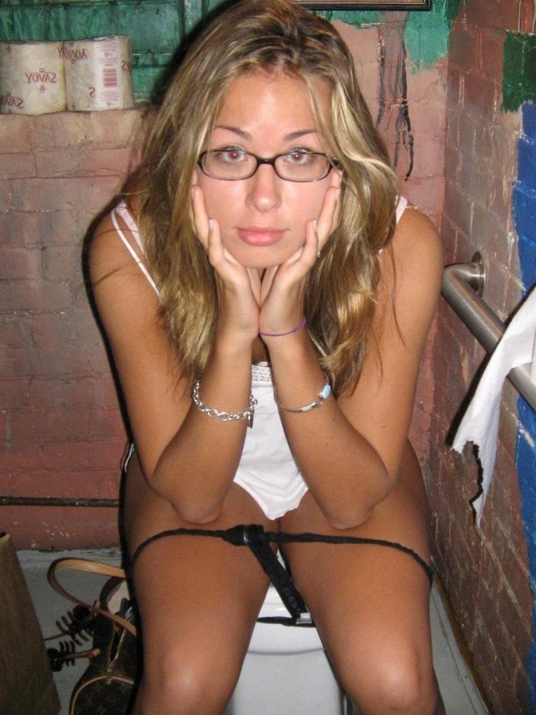 15P Wasted College Girls Drunk and Flashing in Public