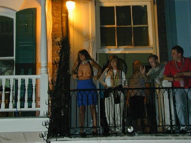 15P Drunk College Coeds Kissing At Crazy Rave Parties