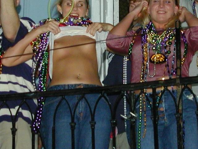15P Drunk College Coeds Kissing At Crazy Rave Parties