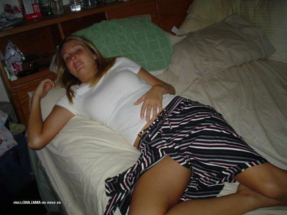 15P Blonde girlfriend undressing and spreads pussy