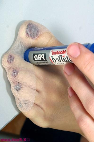 15P Hot secretary shows her foot