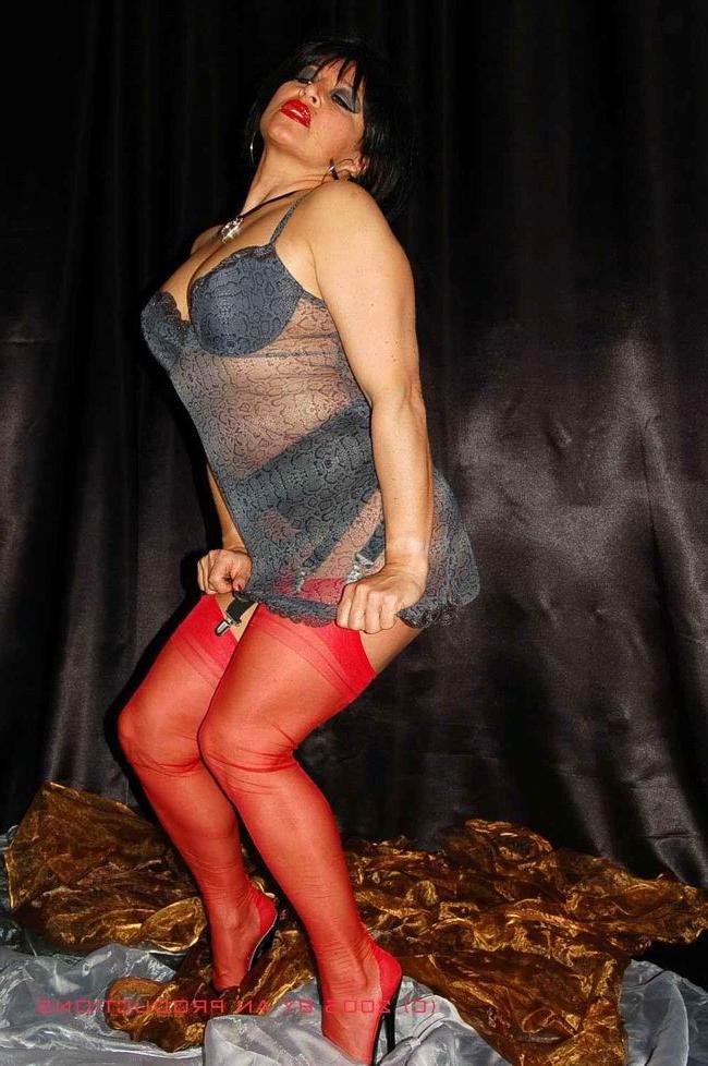 12P Leggy german stocking model Amanda in very high heels