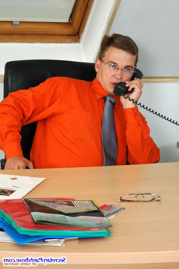 13P Amelia and Peter office pantyhose games