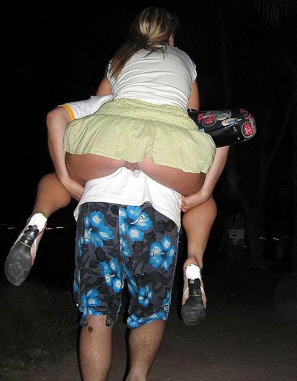 25P FLASHING Outdoors Upskirt