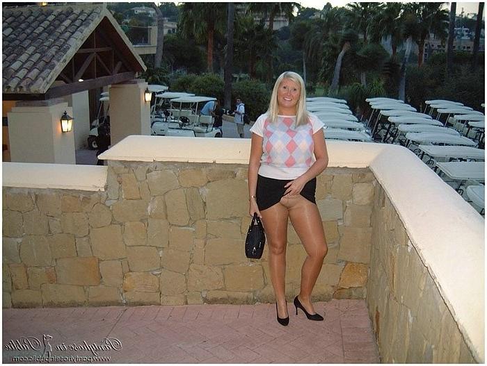 15P Natasha Smith blonde high heels pantyhose babe flashing