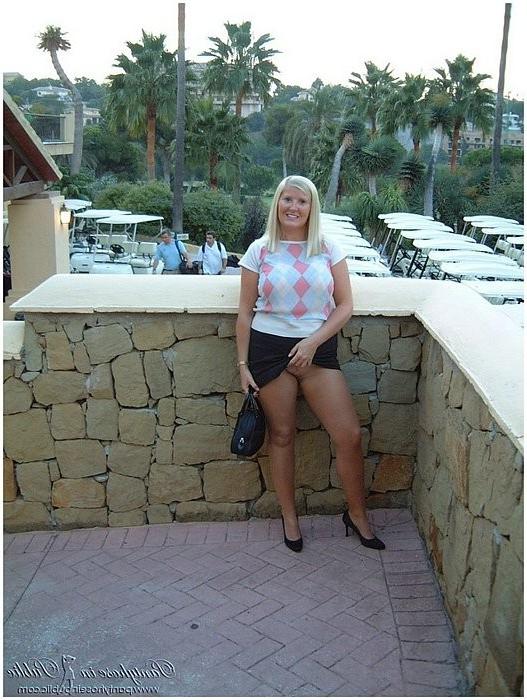 15P Natasha Smith blonde high heels pantyhose babe flashing