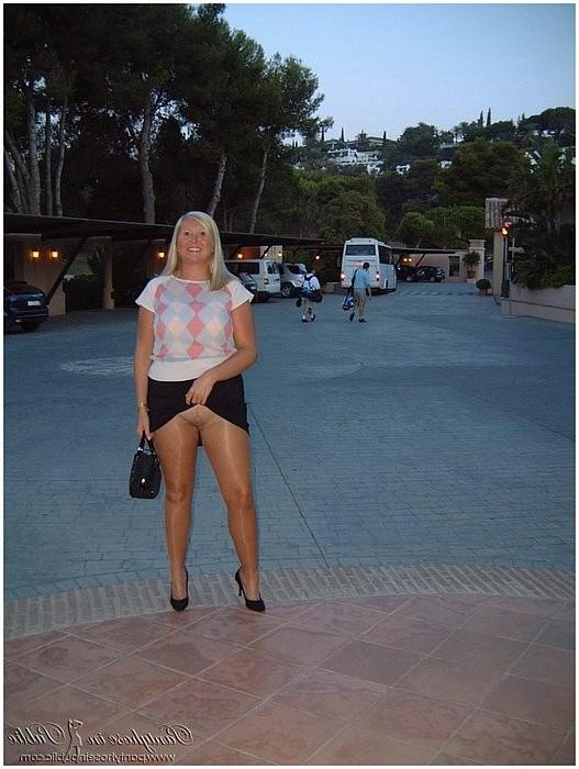15P Natasha Smith blonde high heels pantyhose babe flashing