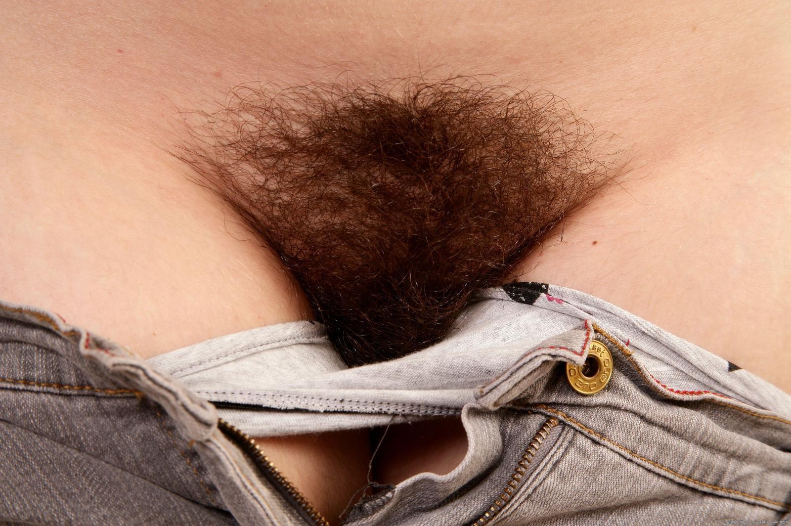 15P Hairy pussy thick amateur Simone spreading