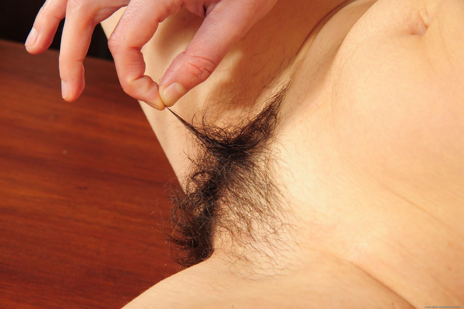 15P Hairy natural amateur spreading unshaven muff