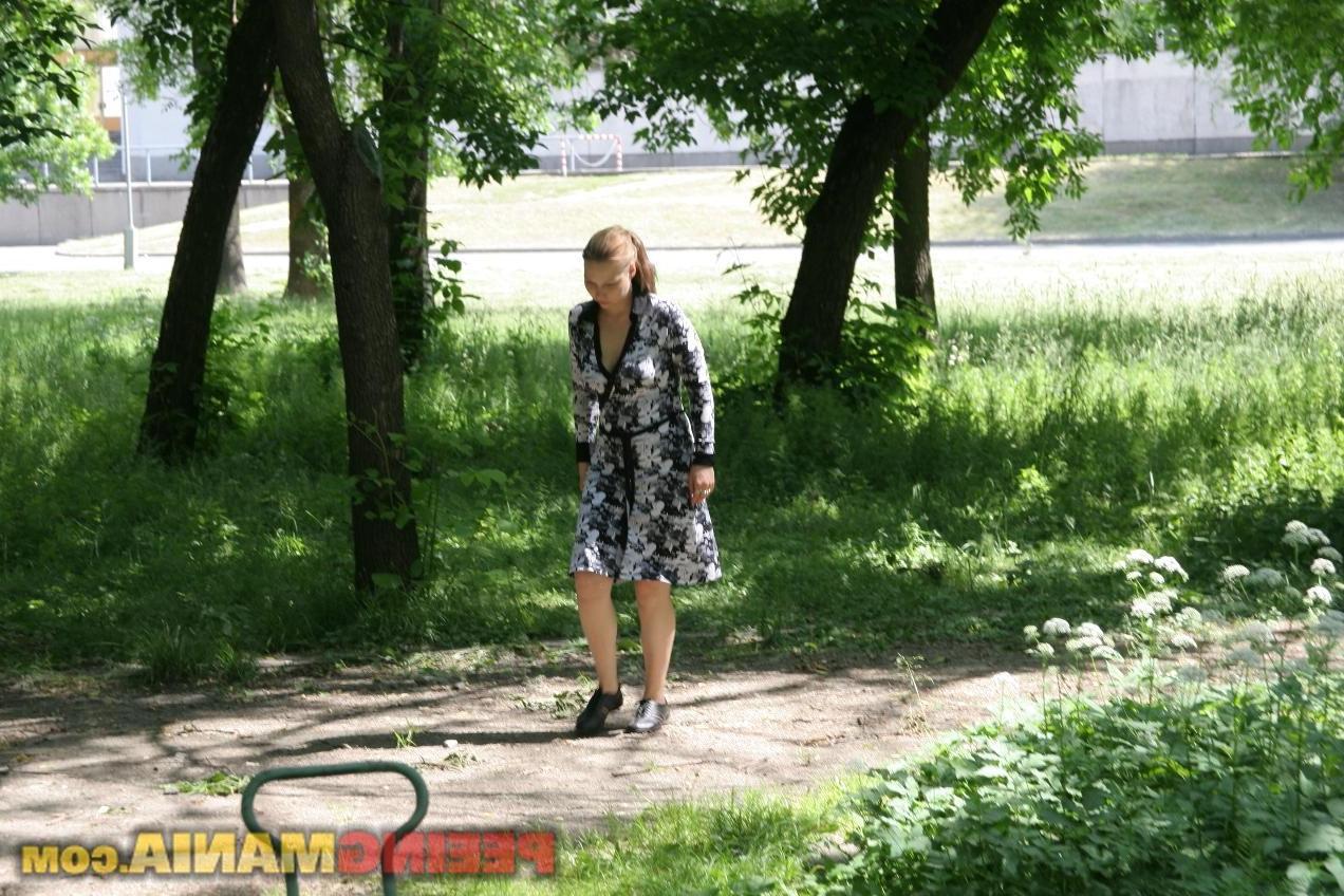 10P The white panties pissed in the park as she wanted to pee too strong