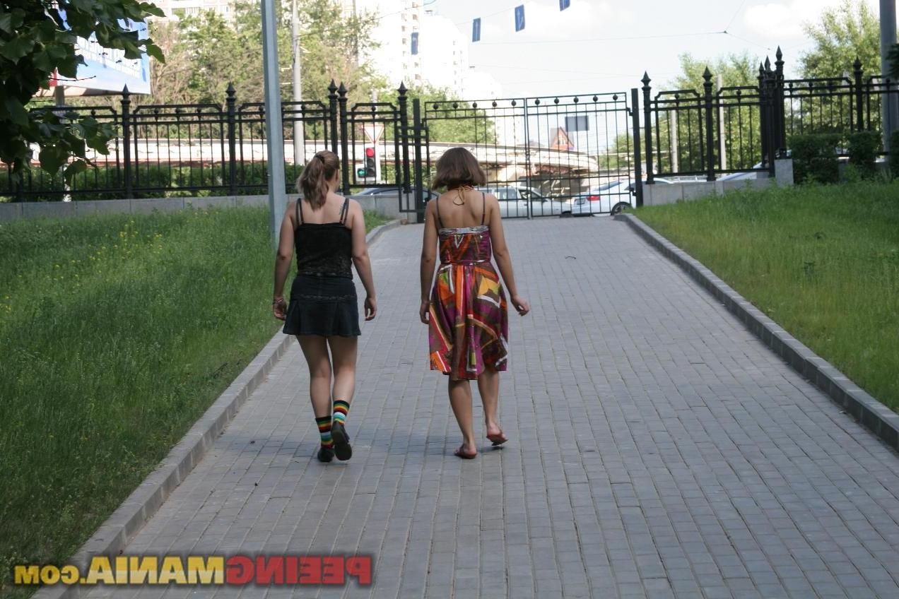 10P Their sudden urge to pee made the girls squat and piss in the panties