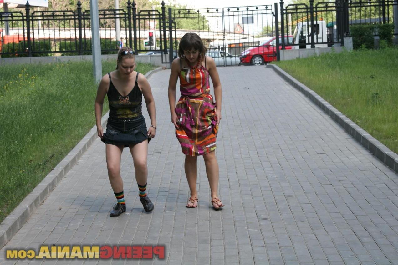 10P Their sudden urge to pee made the girls squat and piss in the panties