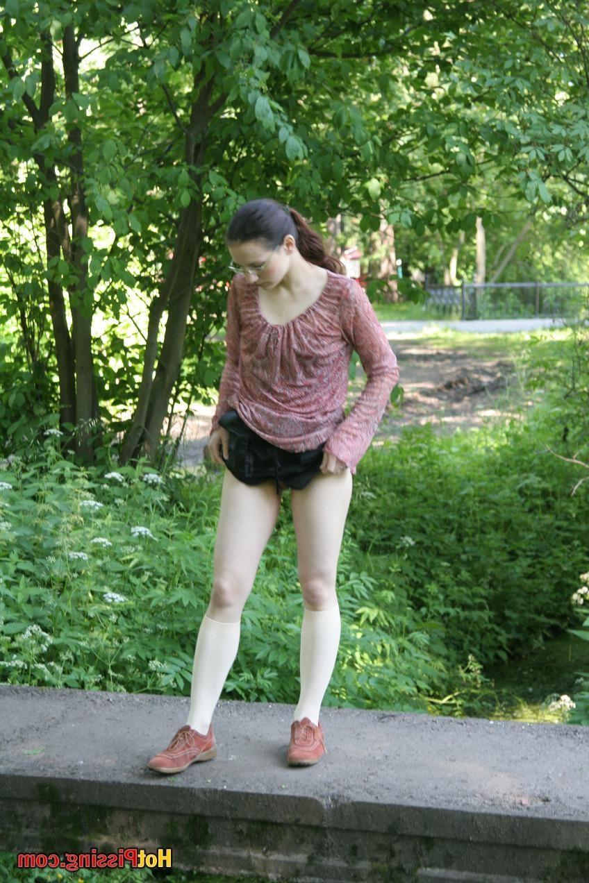 15P Blushing chick in glasses does a great pee stream from the park bridge