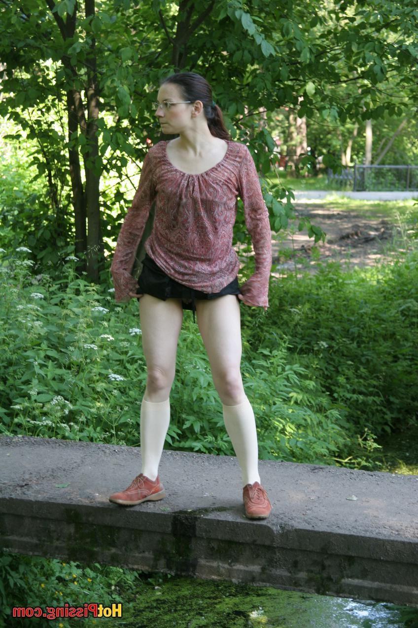 15P Blushing chick in glasses does a great pee stream from the park bridge