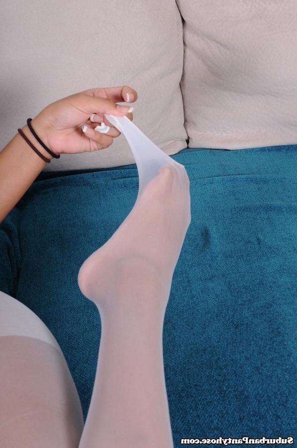 15P More naughty pantyhose first timer