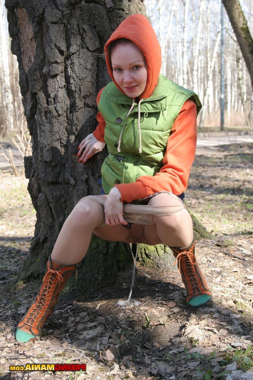 15P Smiley slim missy can not keep it in and does a piss in the fall park
